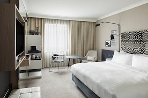 Superior kamer, 1 kingsize bed | Luxe beddengoed, pillowtop-bedden, een kluis op de kamer, een bureau