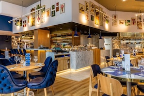 Ze serveren er ontbijt, lunch en diner 