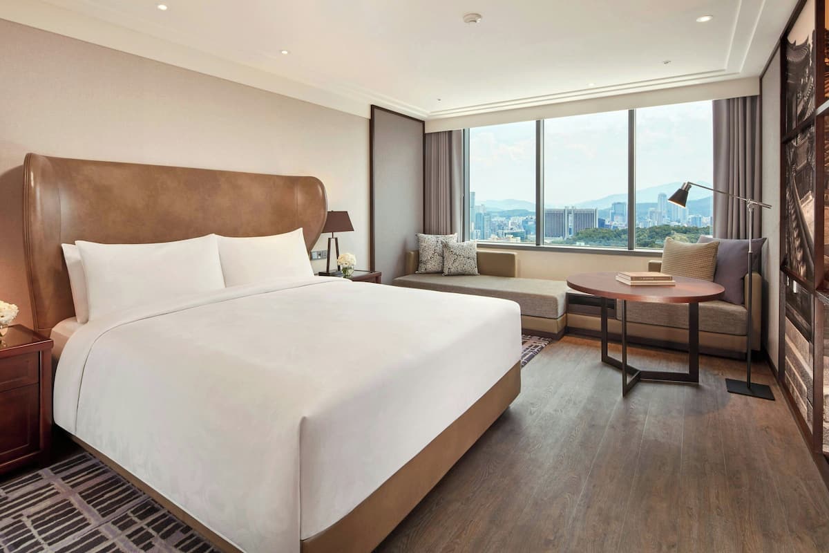 1 bedroom, premium bedding, down comforters, minibar