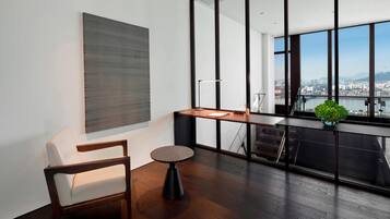 Ambassador Penthouse, 1 King Bed, 1 Bedroom, Non Smoking, River View (Executive Lounge Access)