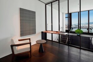 Ambassador Penthouse, 1 King Bed, 1 Bedroom, Non Smoking, River View (Executive Lounge Access) | 1 bedroom, premium bedding, down duvets, minibar