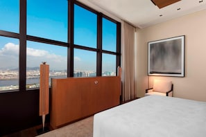 Roupas de cama premium, edredons de pluma, frigobar, cofres nos quartos