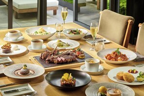 3 间餐厅，供应早餐、午餐和晚餐