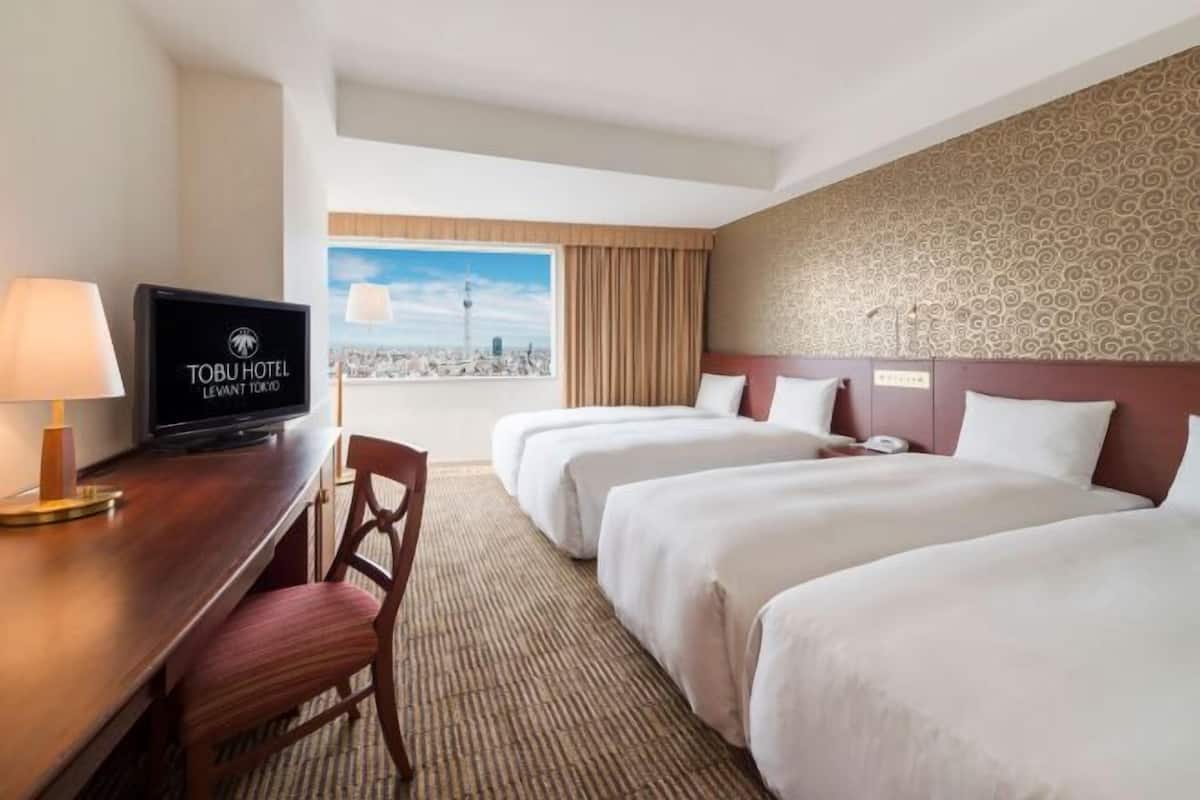 Premium bedding, in-room safe, desk, blackout drapes