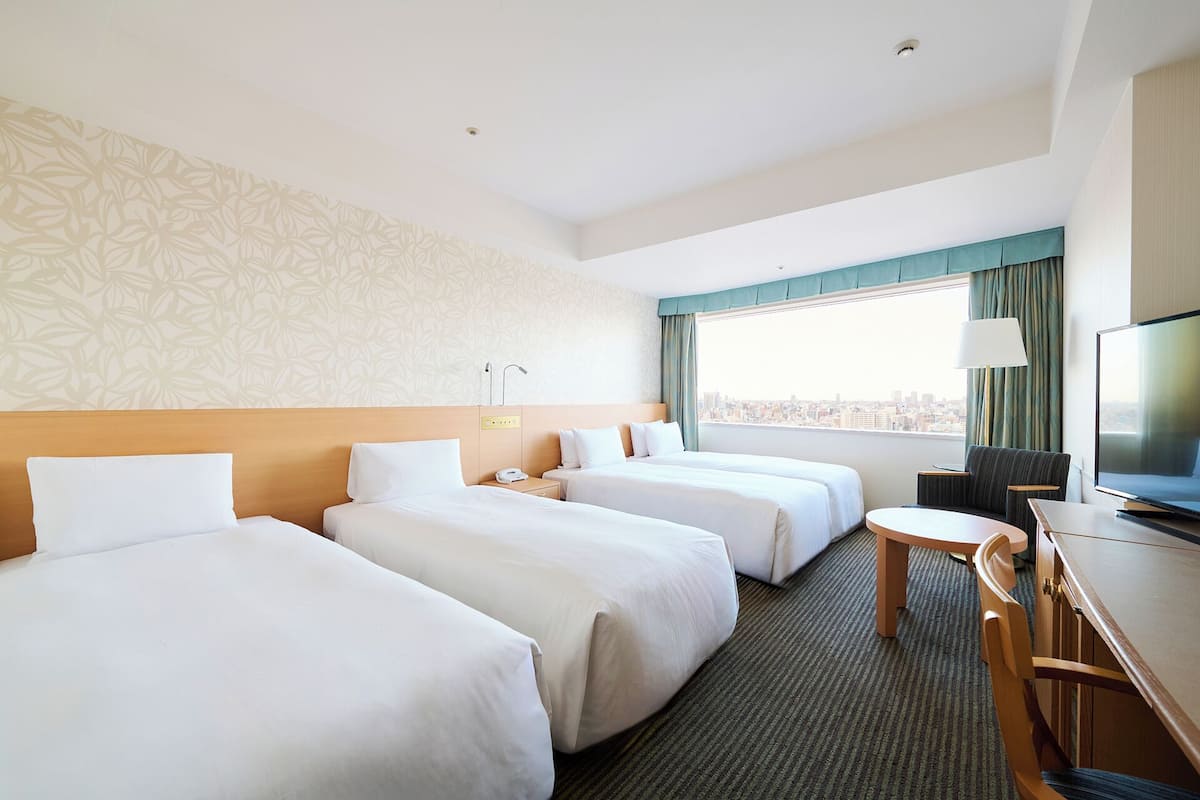 Premium bedding, in-room safe, desk, blackout drapes