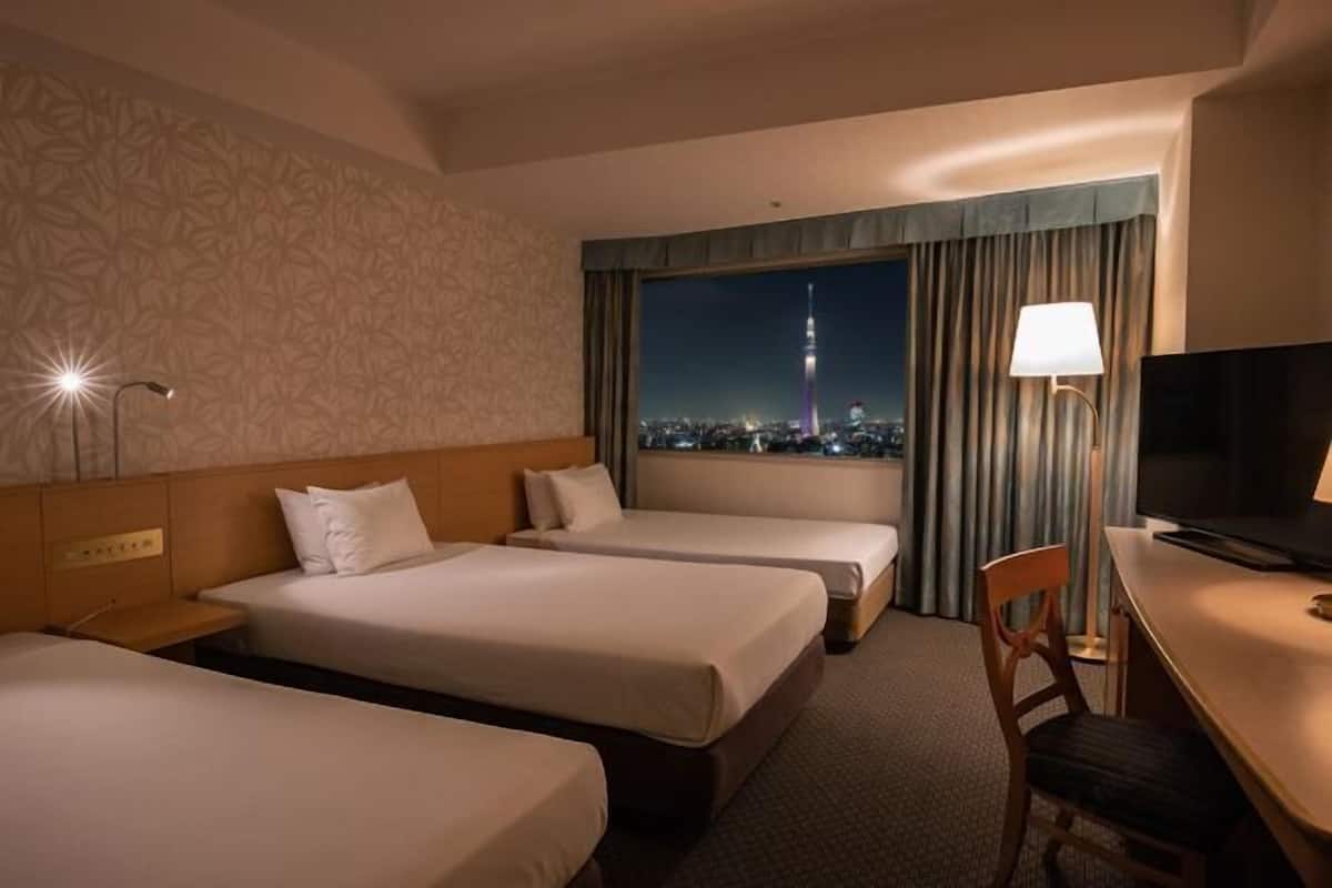 Premium bedding, in-room safe, desk, blackout drapes