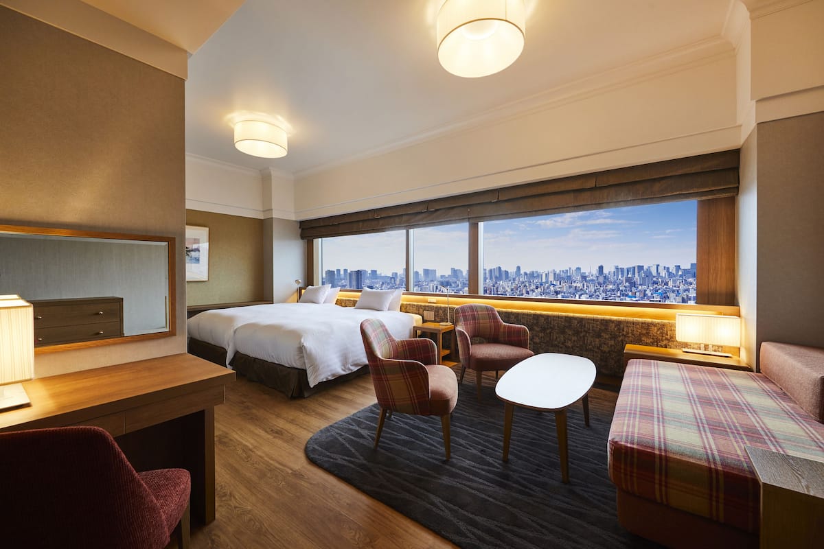 Premium bedding, in-room safe, desk, blackout drapes