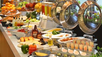 Daily buffet breakfast (JPY 3190 per person)