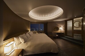 Suíte, para não fumantes (Levant Suite, No Tower View) | Roupas de cama premium, cofres nos quartos, escrivaninha