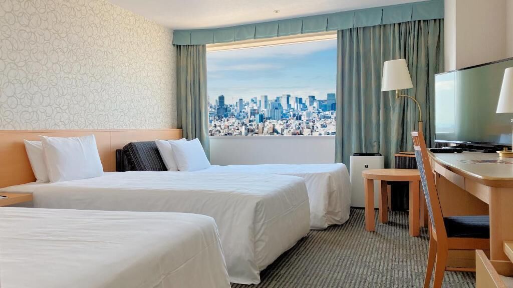 Hochwertige Bettwaren, Zimmersafe, Schreibtisch, Verdunkelungsvorhänge