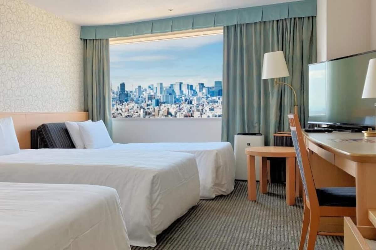 Premium bedding, in-room safe, desk, blackout curtains