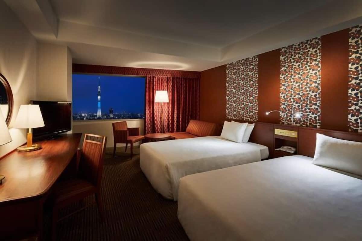 Premium bedding, in-room safe, desk, blackout drapes
