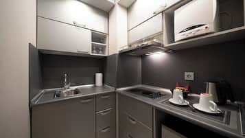 Superior Double Room with Kitchenette | Eigene Küche | Wasserkocher mit Kaffee-/Teezubehör, Wasserkocher, Hochstuhl