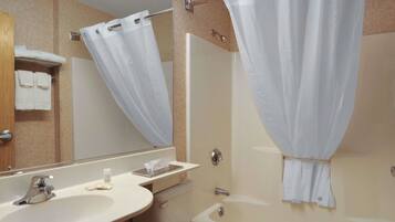 Combined shower/tub, hair dryer, towels