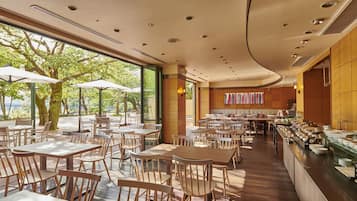 Breakfast, lunch and dinner served