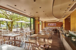 Breakfast, lunch and dinner served - The Royal Park Hotel Hiroshima Riverside (Hiroshima)