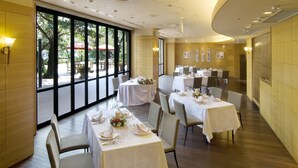Breakfast, lunch and dinner served - The Royal Park Hotel Hiroshima Riverside (Hiroshima)