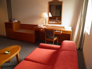 Down comforters, minibar, desk, blackout drapes - The Royal Park Hotel Hiroshima Riverside (Hiroshima)