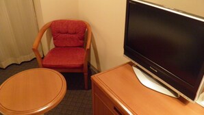 Down comforters, minibar, desk, blackout drapes - The Royal Park Hotel Hiroshima Riverside (Hiroshima)