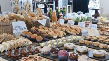 Café da manhã com buffet todos os dias mediante uma taxa