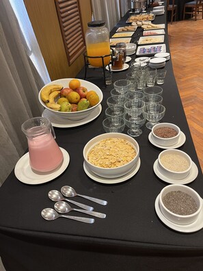 Free daily buffet breakfast  - Hotel Catalinas Tucuman (Tucuman)