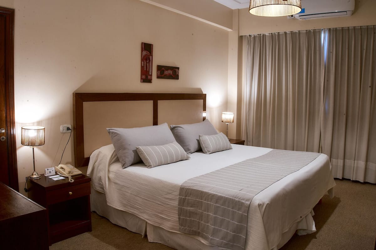 1 bedroom, premium bedding, down comforters, pillowtop beds
