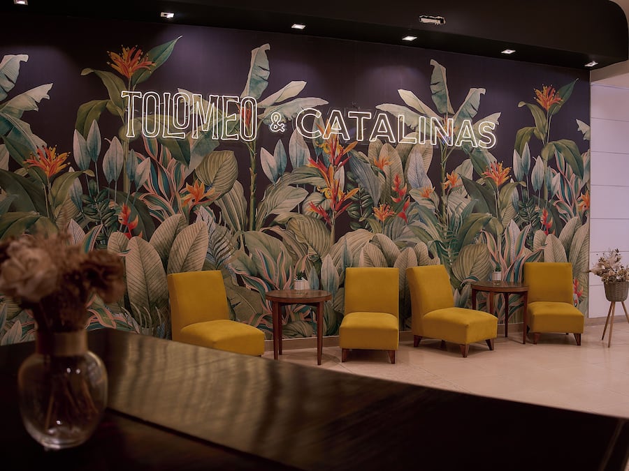 Breakfast, lunch and dinner served