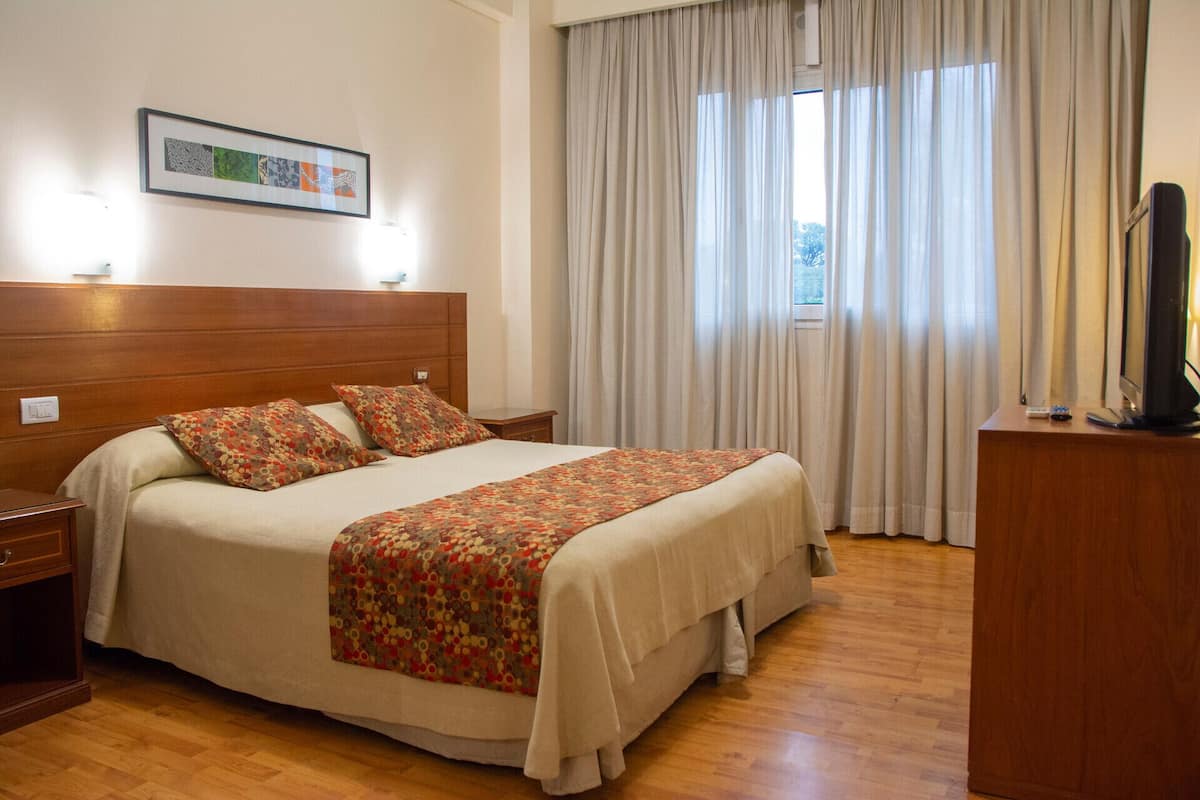 1 bedroom, premium bedding, down comforters, pillowtop beds