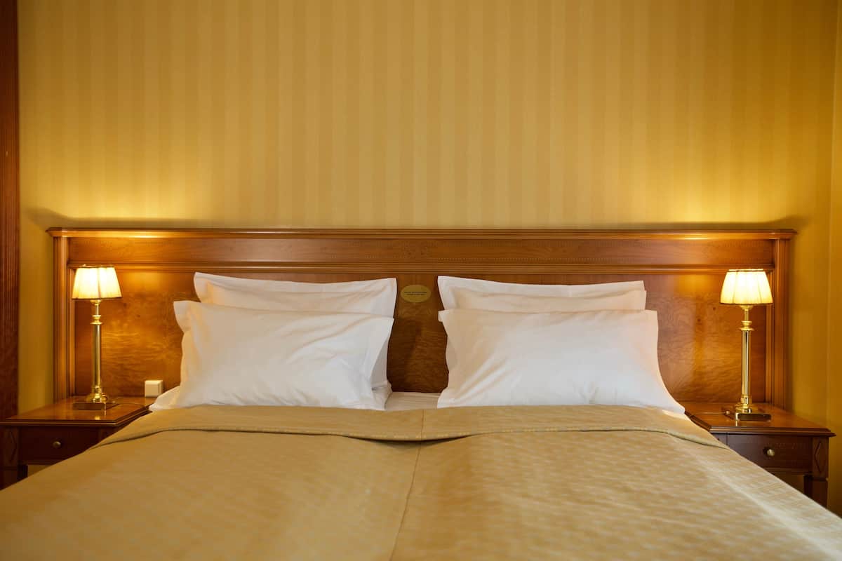 suite | premium bedding, in-room safe, desk, laptop workspace