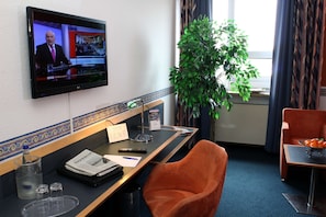 Téléviseur à écran plat de 32 po avec télévision par satellite