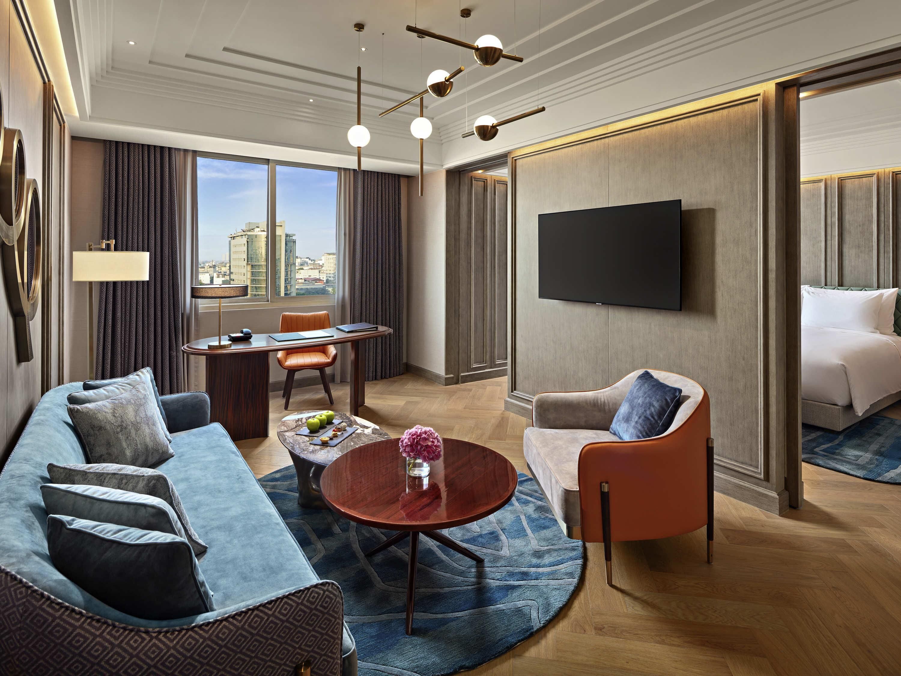 行政套房, 1 张特大床 | 迷你吧、客房内保险箱、办公桌、笔记本电脑工作区