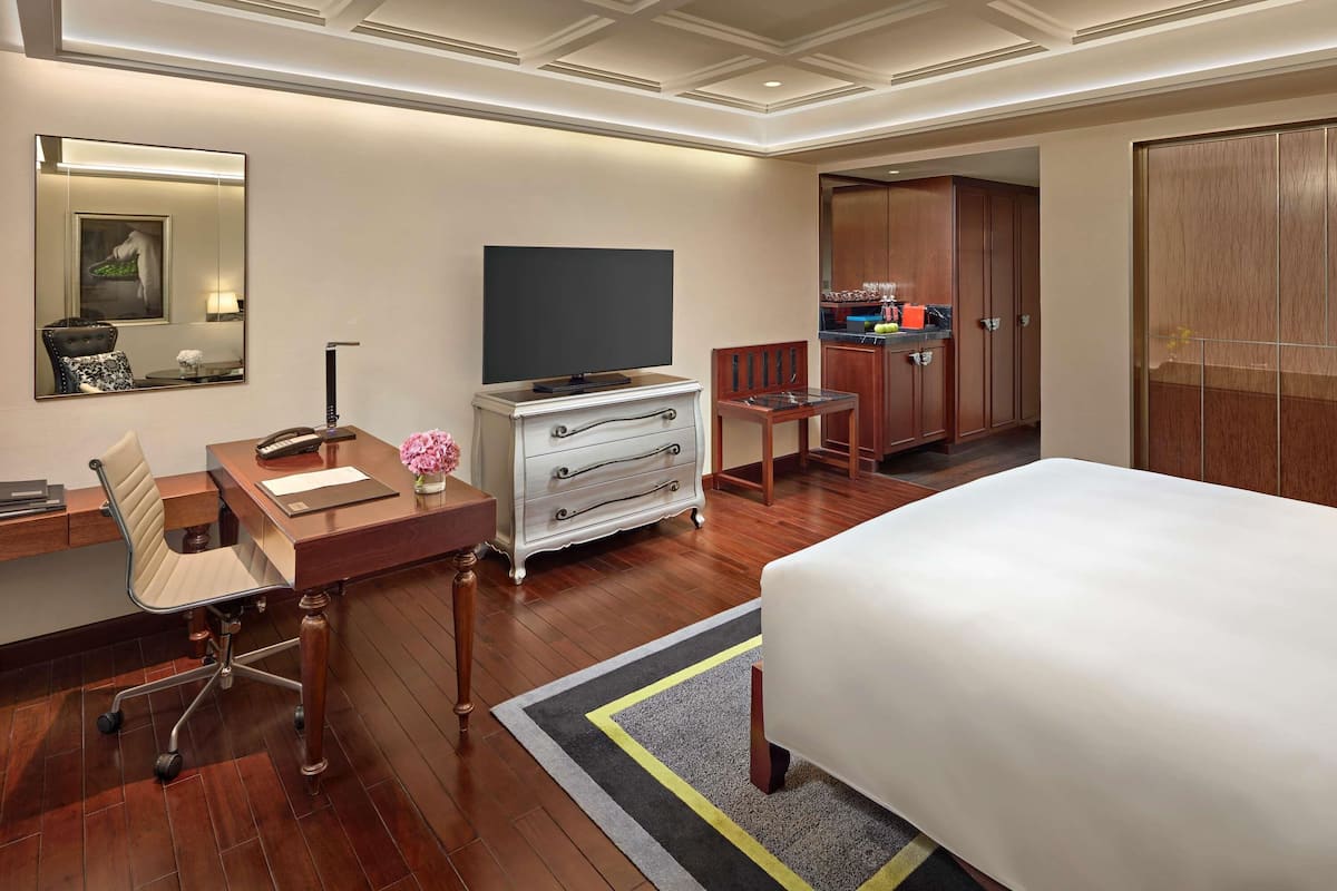 Habitación Deluxe, 1 cama King size | Minibar, caja de seguridad en la habitación y escritorio