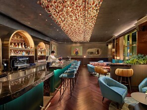 2 bares o lounges, lounge en el lobby