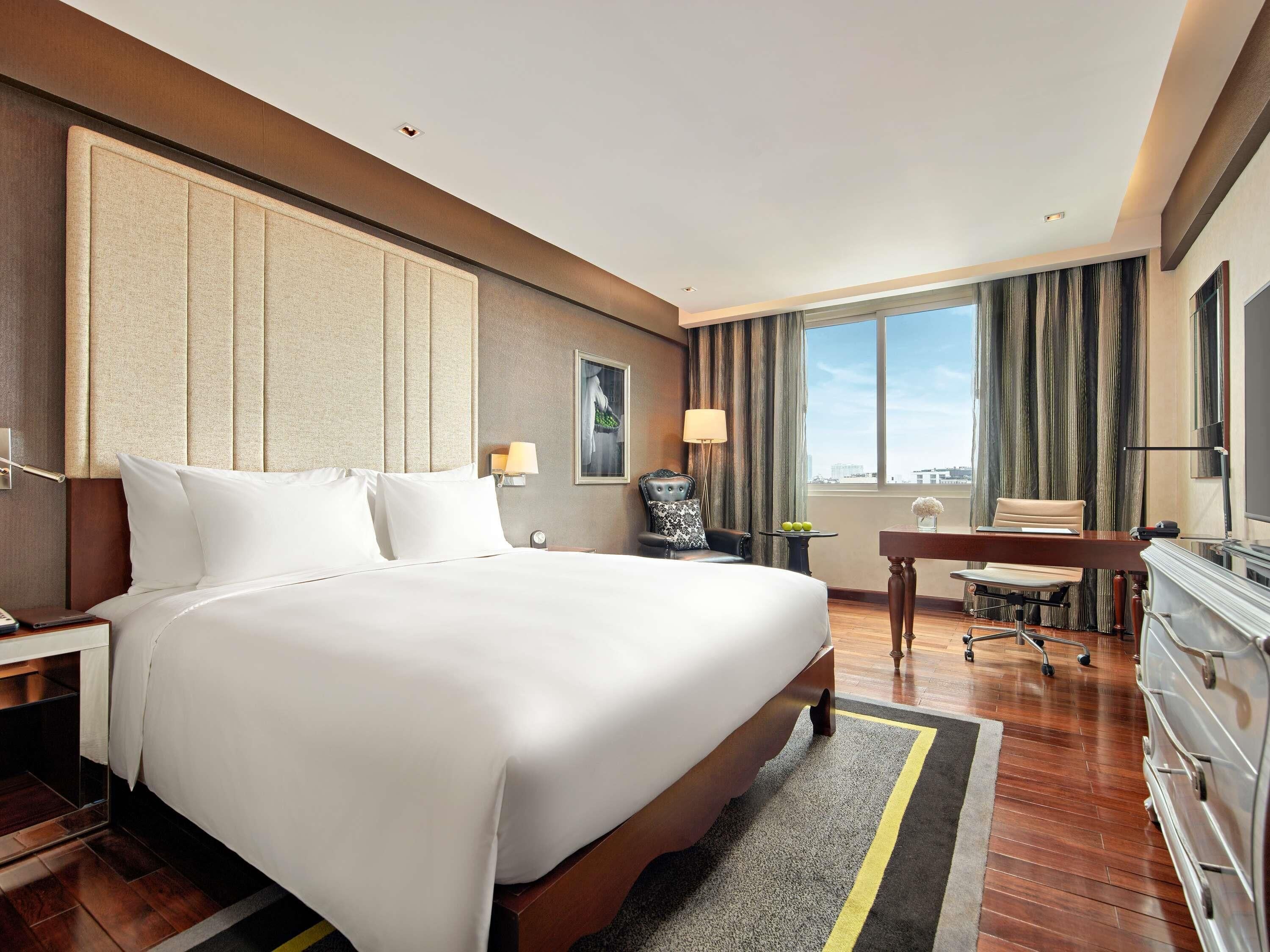 Classic Room, 1 King Bed (Complimentary Daily Chocolate Hour) | Minibar, in-room safe, desk, laptop workspace