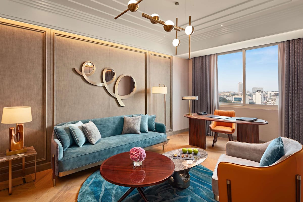 Minibar, in-room safe, desk, laptop workspace