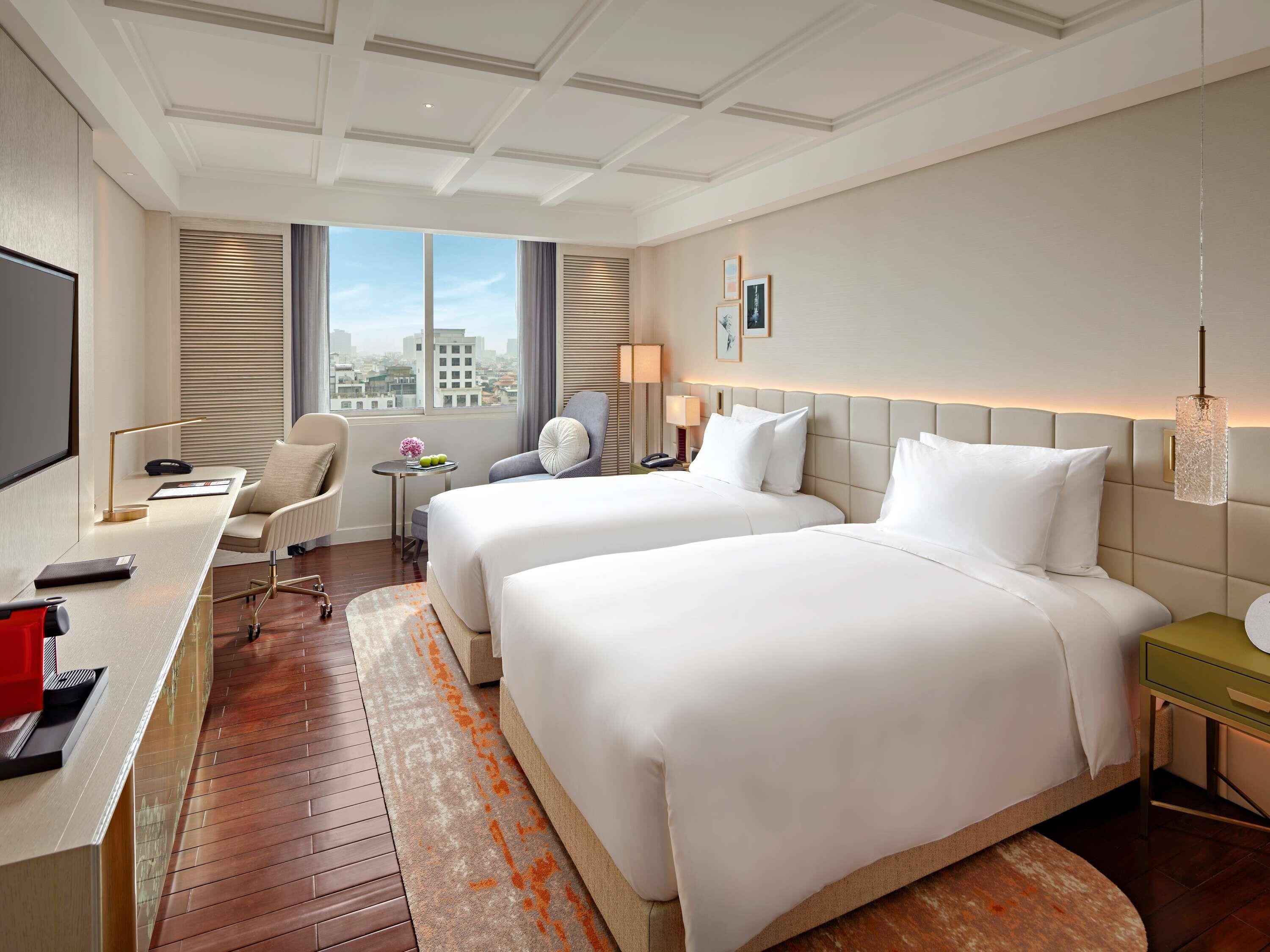 Executive Twin Room, Club Lounge Access (Complimentary Daily Chocolate Hour) | Minibar, in-room safe, desk, laptop workspace