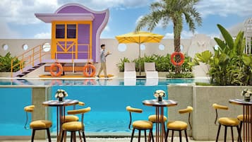 Premium Room, 1 King Bed | Minibar, in-room safe, desk, laptop workspace