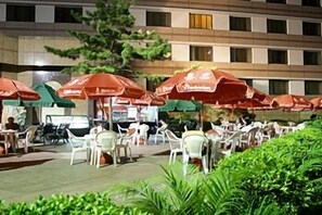 Outdoor dining - Hua Du Hotel (Beijing)