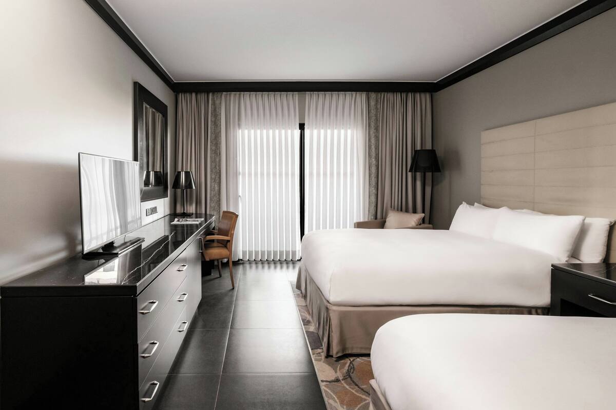 Premium bedding, down duvets, minibar, in-room safe