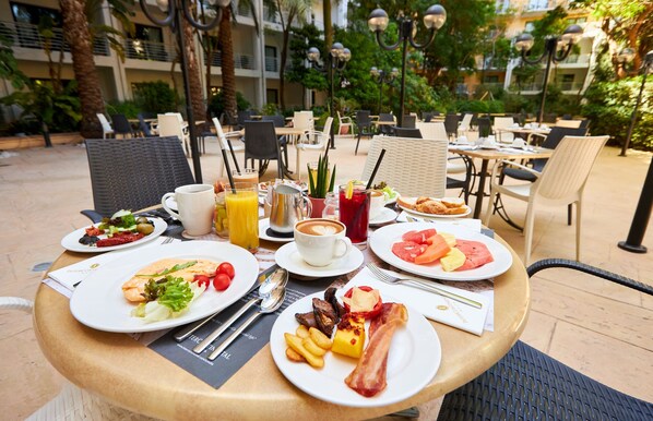 7 bares/lounges, bar ao lado da piscina, bar na praia