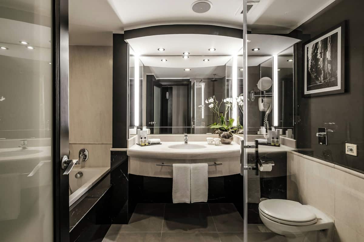 Chambre Prestige, 1 très grand lit (Opal Lounge Access) | Literie de qualité, couette en duvet, minibar