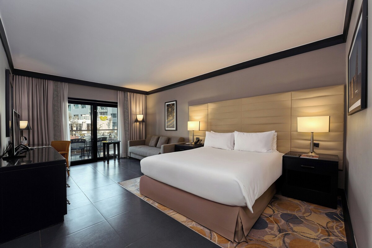 Premium Room, 1 King Bed, City View (Opal Lounge Access) | Premium bedding, down duvets, minibar, in-room safe