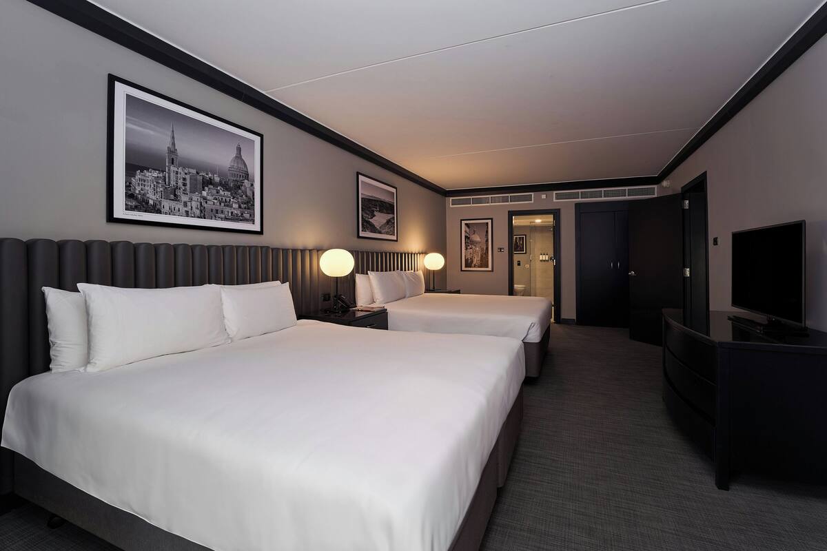 Grand Suite, 2 King beds with Sofabed, Club Lounge Access | 고급 침구, 오리/거위털 이불, 미니바, 객실 내 금고