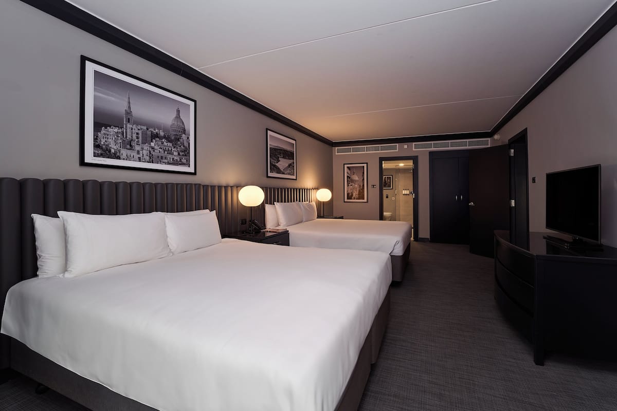 Grand Suite, 2 King beds with Sofabed, Club Lounge Access | Literie de qualité supérieure, couette en duvet d'oie, minibar
