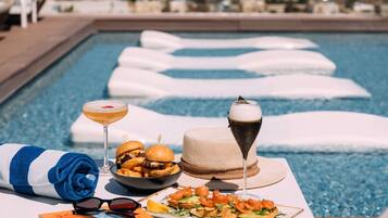 6 Restaurants; Frühstück, Mittagessen und Abendessen werden serviert