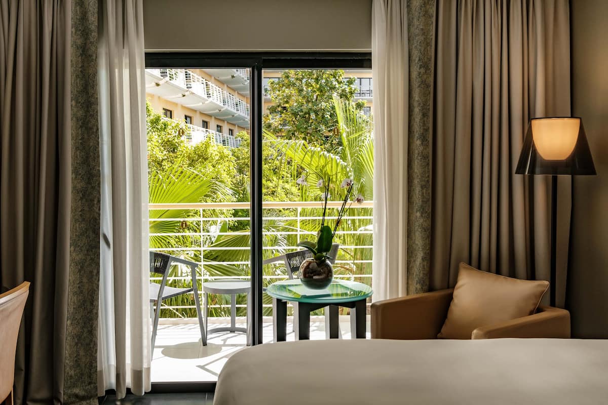 Hochwertige Bettwaren, Daunenbettdecken, Minibar, Zimmersafe