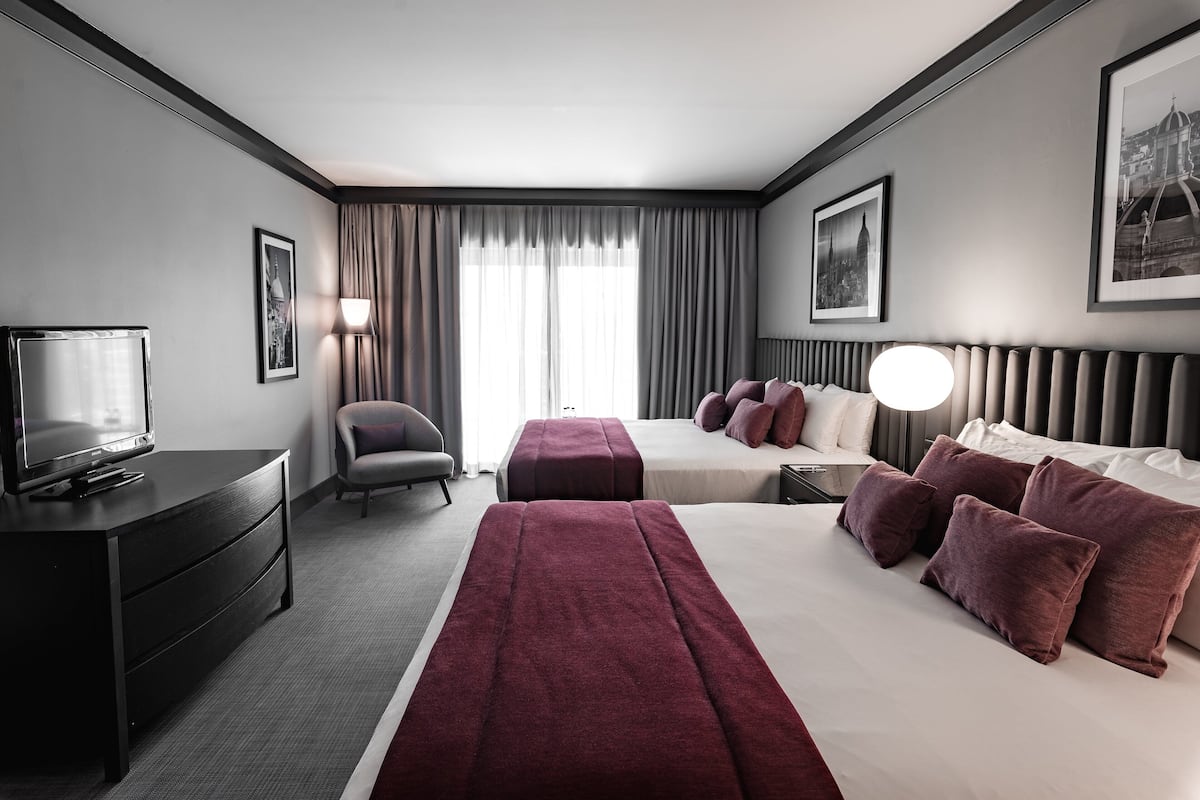 Grand Suite, 2 King beds with Sofabed, Club Lounge Access