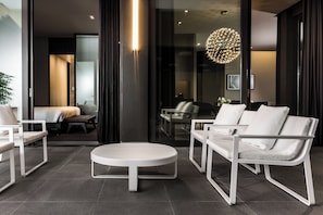 ห้องพาโนรามิกสวีท, เตียงคิงไซส์ 1 เตียง | เครื่องนอนระดับพรีเมียม, ผ้านวมขนเป็ด, มินิบาร์, ตู้นิรภัยในห้องพัก