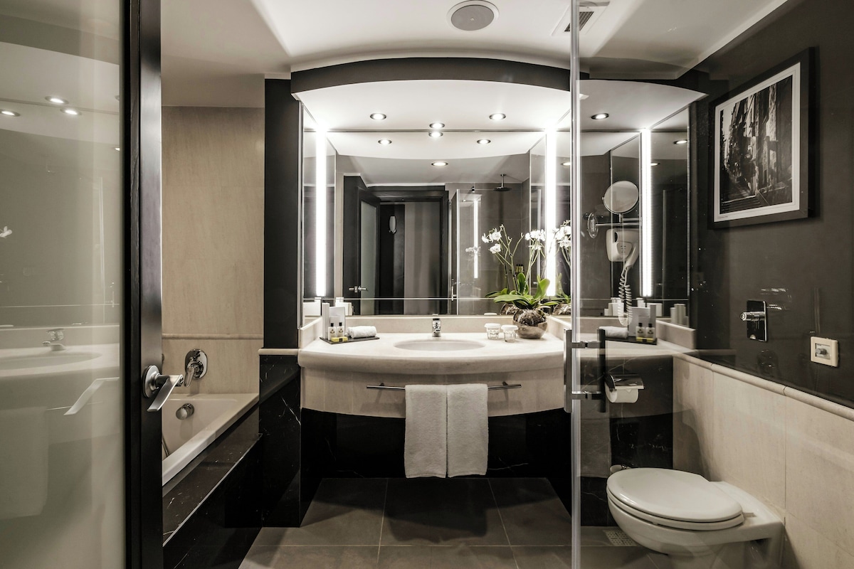 Habitación Premium, 1 cama King size (Opal Lounge Access) | Ropa de cama de alta calidad, edredón y minibar 