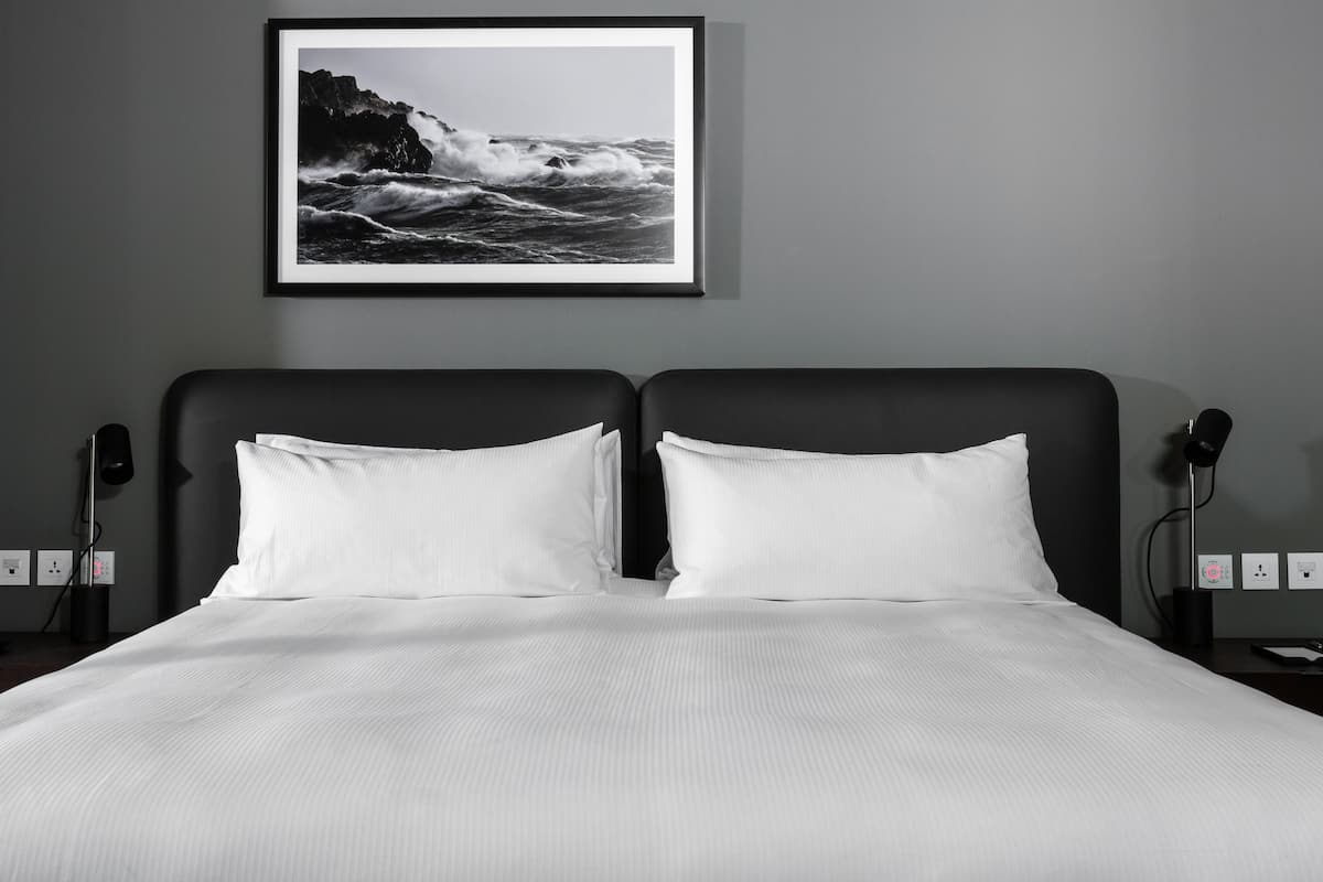 1 bedroom, premium bedding, down duvets, minibar